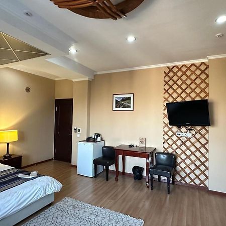 Tian-Shan Hotel Bishkek Ngoại thất bức ảnh