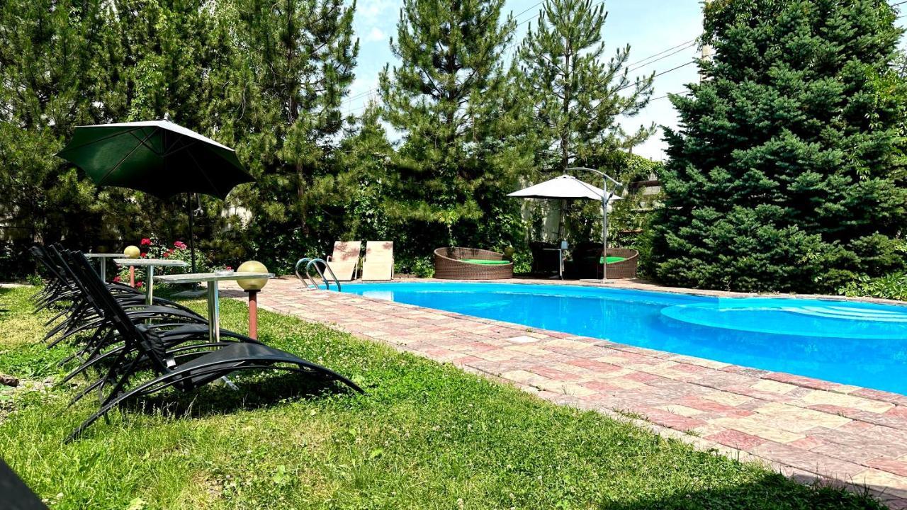 Tian-Shan Hotel Bishkek Ngoại thất bức ảnh