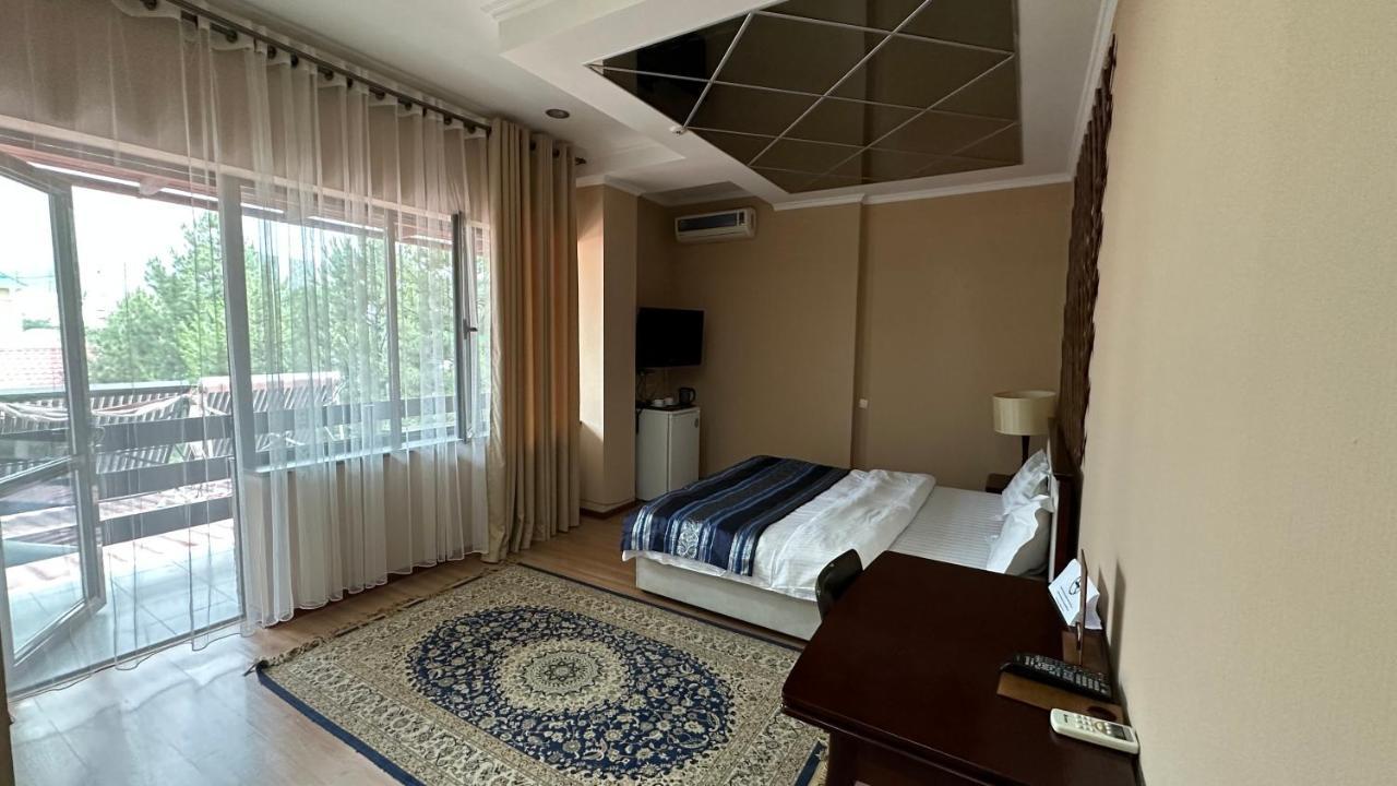 Tian-Shan Hotel Bishkek Ngoại thất bức ảnh