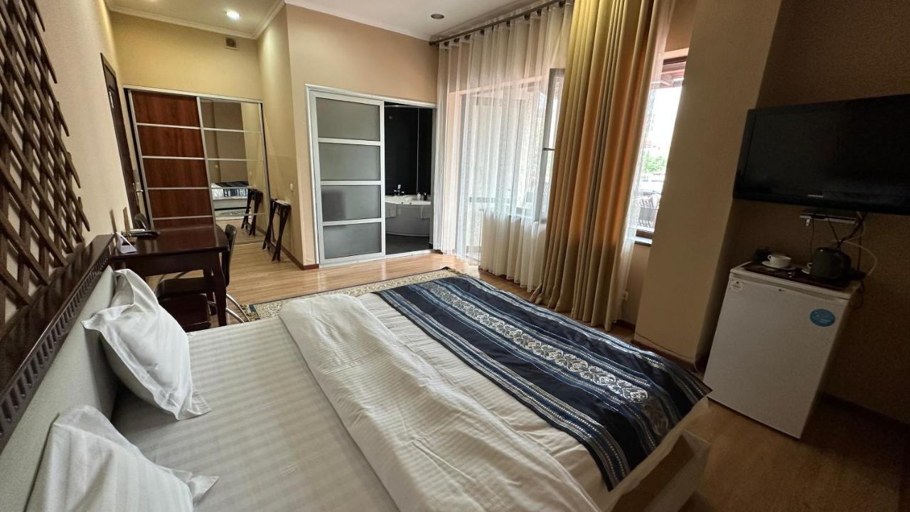 Tian-Shan Hotel Bishkek Ngoại thất bức ảnh