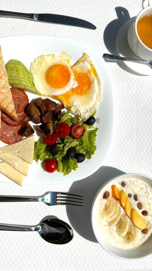 Tian-Shan Hotel Bishkek Ngoại thất bức ảnh