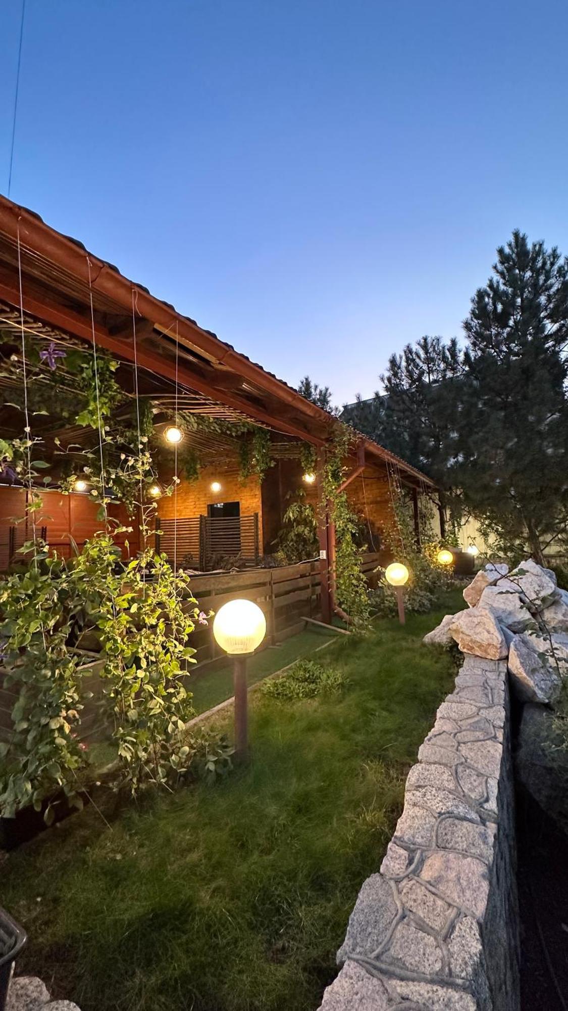 Tian-Shan Hotel Bishkek Ngoại thất bức ảnh