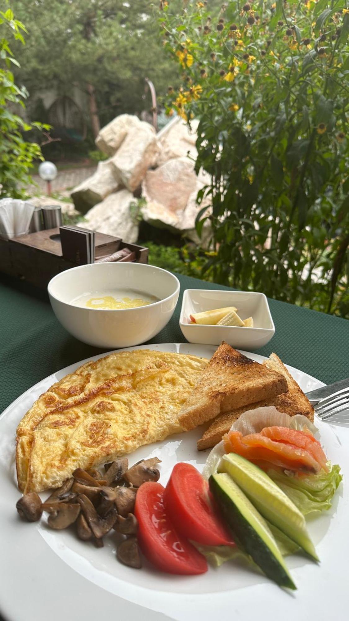 Tian-Shan Hotel Bishkek Ngoại thất bức ảnh