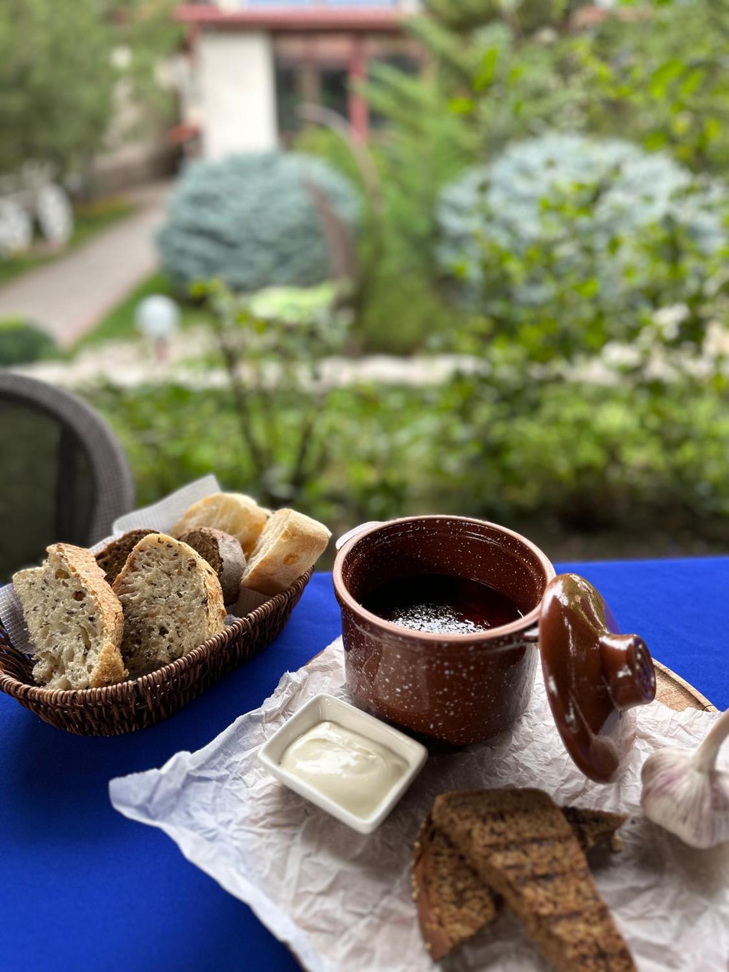 Tian-Shan Hotel Bishkek Ngoại thất bức ảnh