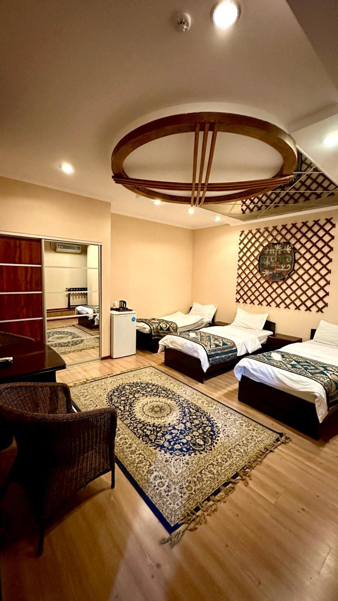 Tian-Shan Hotel Bishkek Ngoại thất bức ảnh
