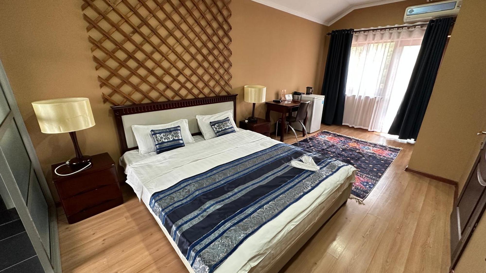 Tian-Shan Hotel Bishkek Ngoại thất bức ảnh
