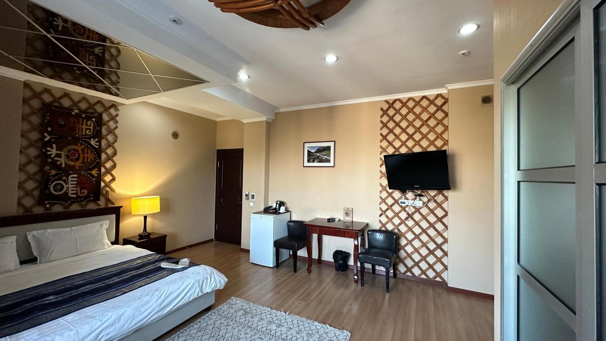 Tian-Shan Hotel Bishkek Ngoại thất bức ảnh