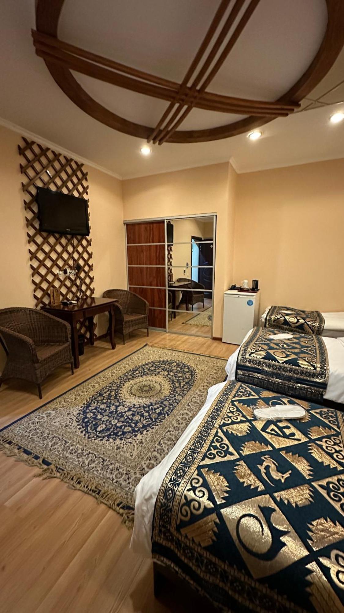 Tian-Shan Hotel Bishkek Ngoại thất bức ảnh