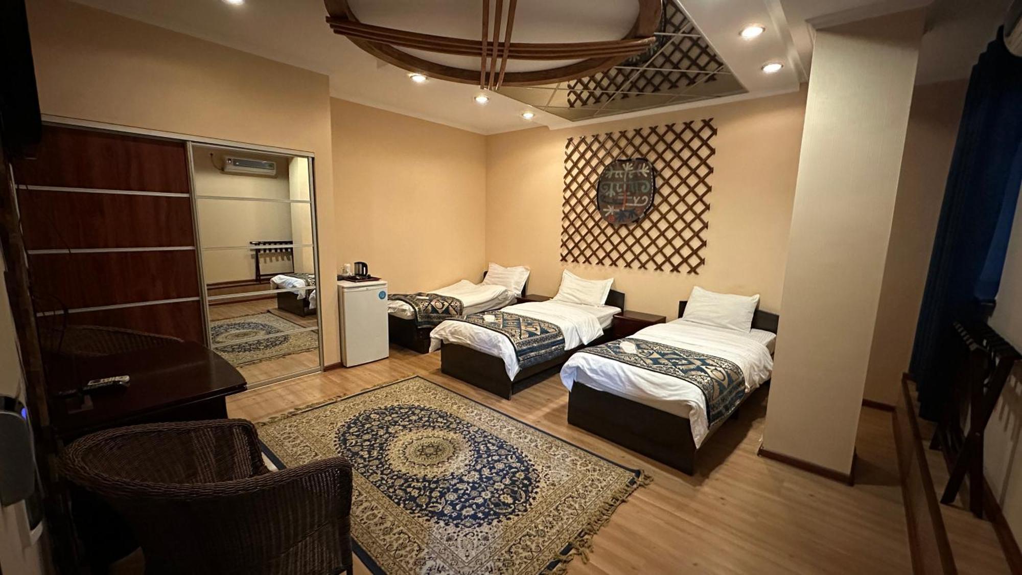 Tian-Shan Hotel Bishkek Ngoại thất bức ảnh