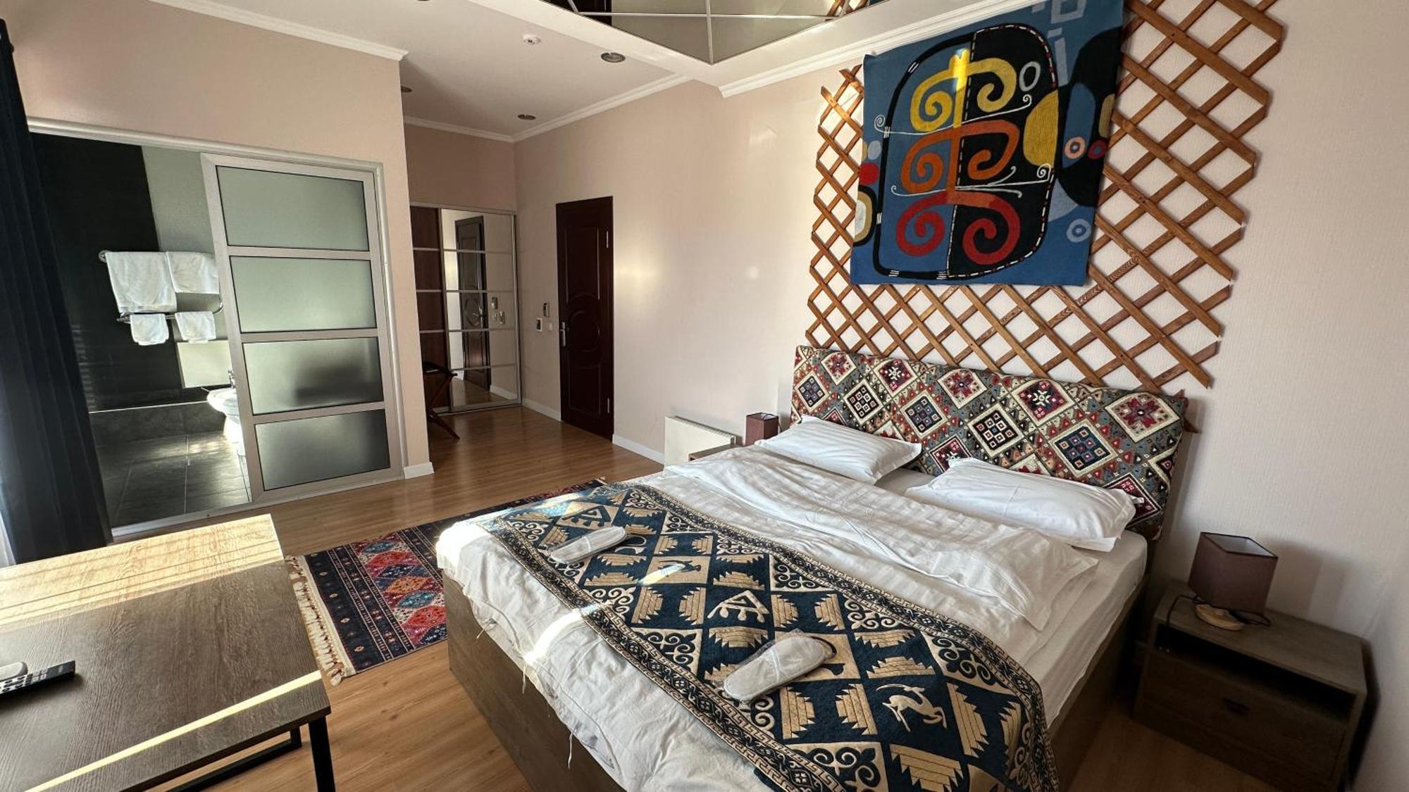 Tian-Shan Hotel Bishkek Ngoại thất bức ảnh
