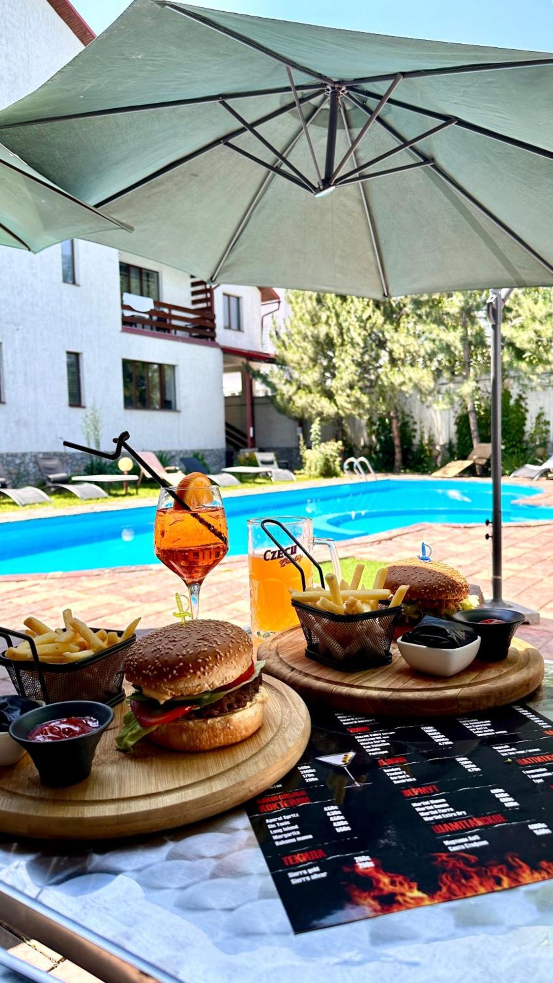 Tian-Shan Hotel Bishkek Ngoại thất bức ảnh