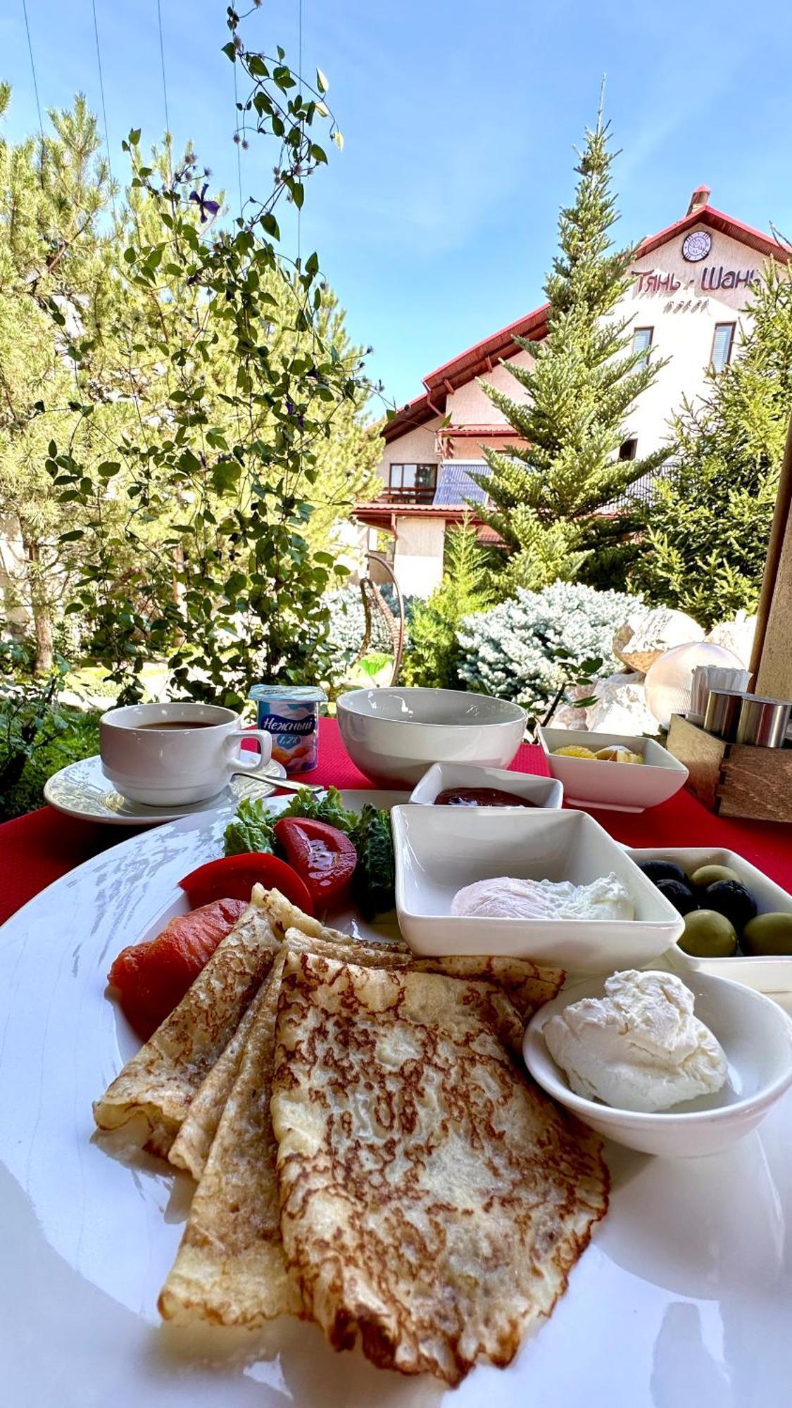 Tian-Shan Hotel Bishkek Ngoại thất bức ảnh