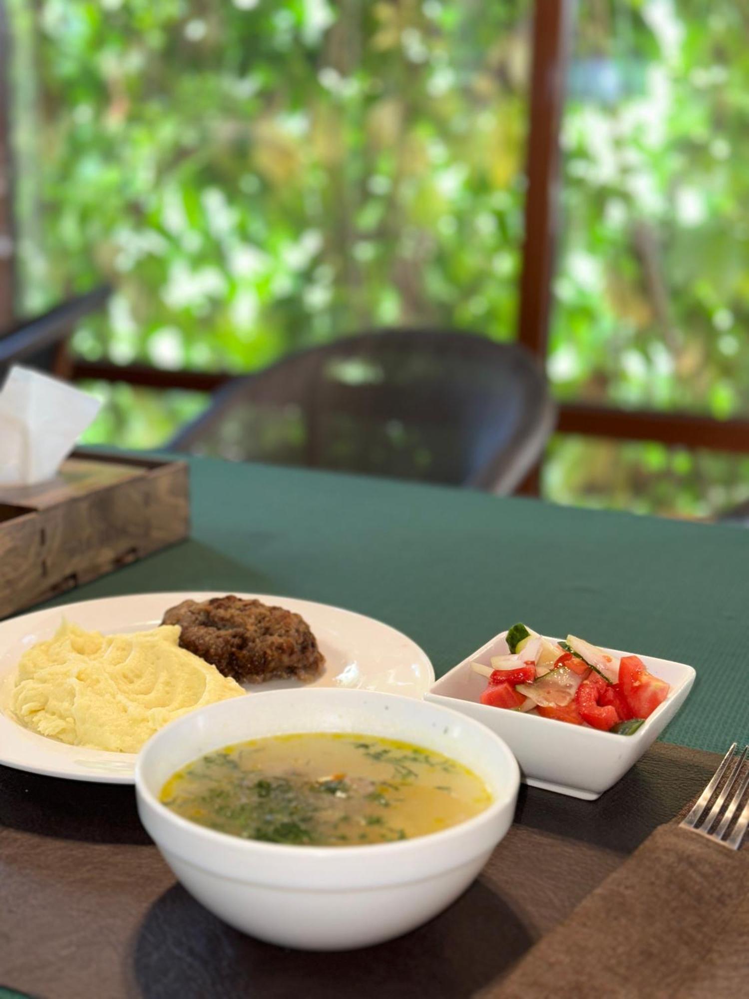 Tian-Shan Hotel Bishkek Ngoại thất bức ảnh