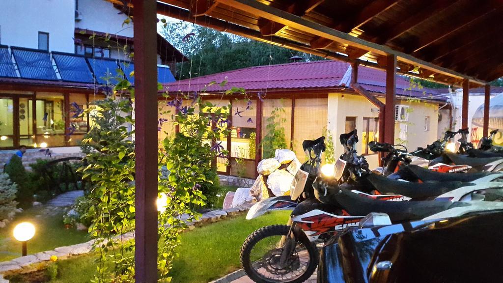Tian-Shan Hotel Bishkek Ngoại thất bức ảnh