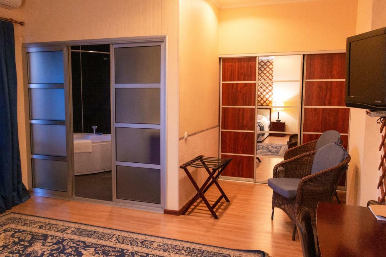 Tian-Shan Hotel Bishkek Ngoại thất bức ảnh