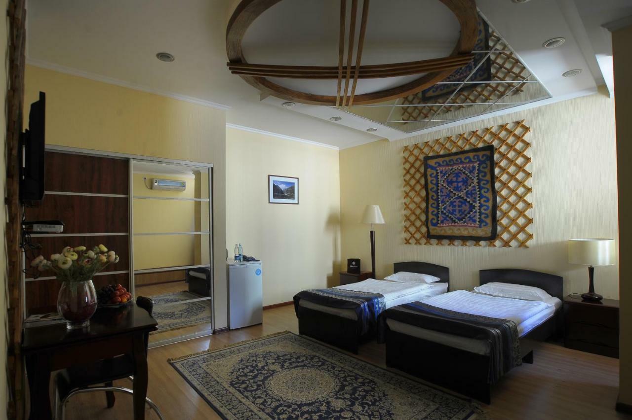 Tian-Shan Hotel Bishkek Ngoại thất bức ảnh