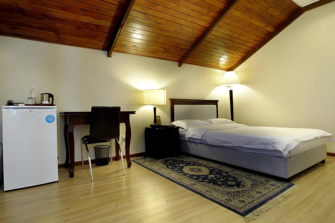 Tian-Shan Hotel Bishkek Ngoại thất bức ảnh