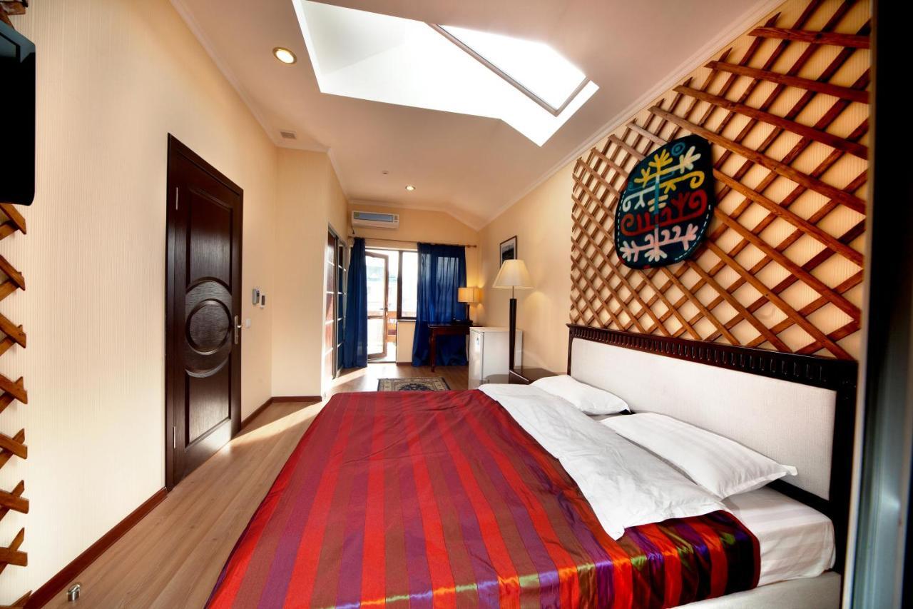 Tian-Shan Hotel Bishkek Ngoại thất bức ảnh